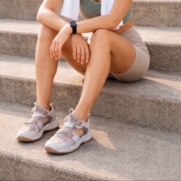 Chaco Shoes - Chaco Sandals Size 8 Women Beige Blush Sport Hiking Comfort Excellent Condition